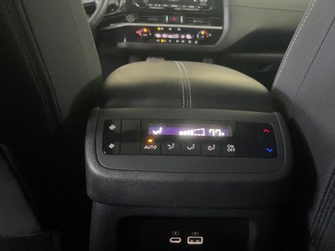 Used 2024 Nissan Pathfinder SV w/ SV Premium Package AWD/4WD image 9