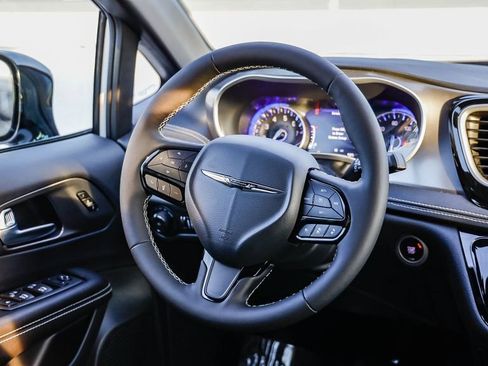 New 2026 Chrysler Pacifica Select w/ S Appearance Package image 16