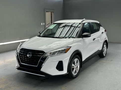 Used 2022 Nissan Kicks S FWD image 3