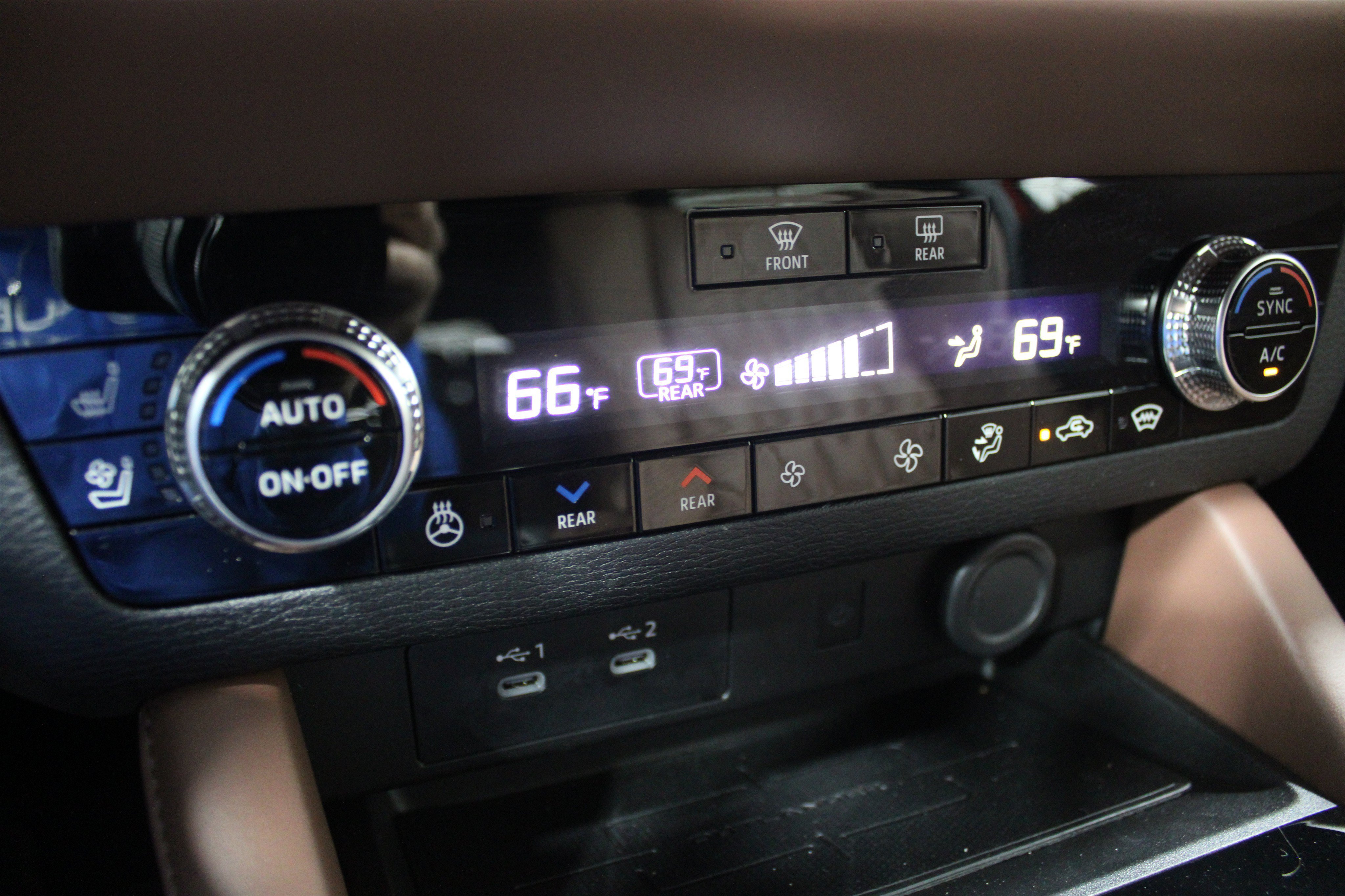Used 2025 Mitsubishi Outlander AWD image 25