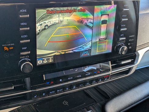 Certified 2023 Toyota Sienna Platinum image 20