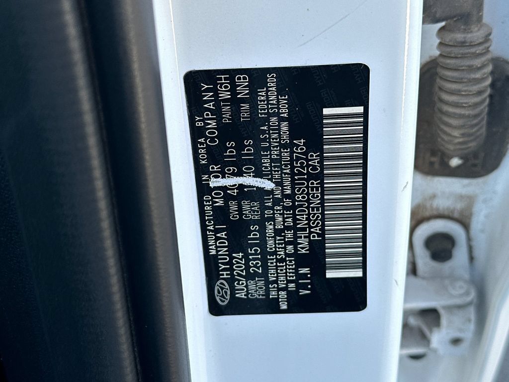 Used 2025 Hyundai Elantra Limited FWD image 37