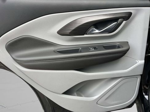 Used 2023 GMC Terrain SLT w/ Infotainment Package II image 19