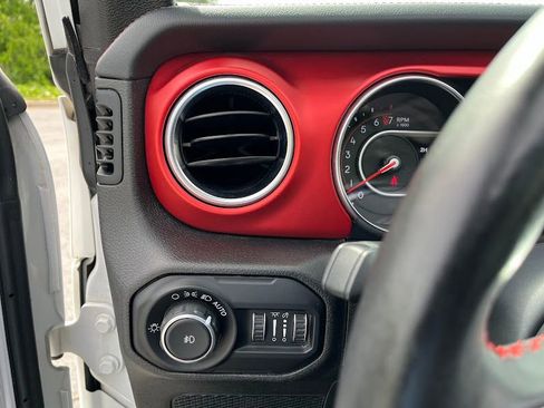 Used 2019 Jeep Wrangler Unlimited Rubicon AWD/4WD image 11