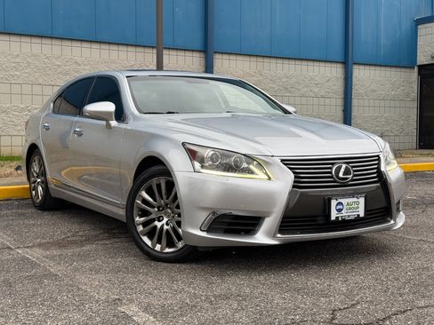 Used 2013 Lexus LS 460 4dr Sdn AWD image 3