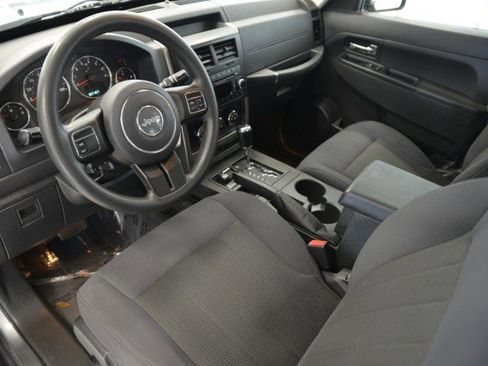 Used 2012 Jeep Liberty Sport image 11