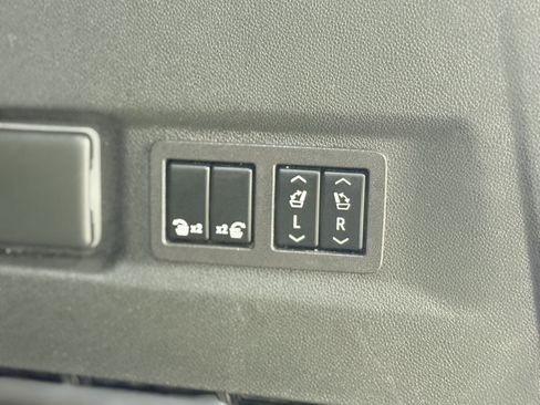 Certified 2023 Chevrolet Suburban High Country image 12