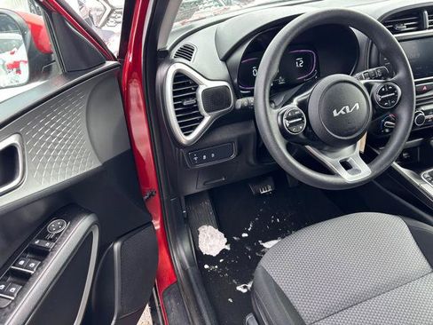 Used 2023 Kia Soul LX image 9