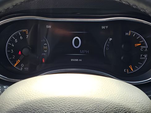 Used 2020 Jeep Grand Cherokee Laredo AWD/4WD image 19
