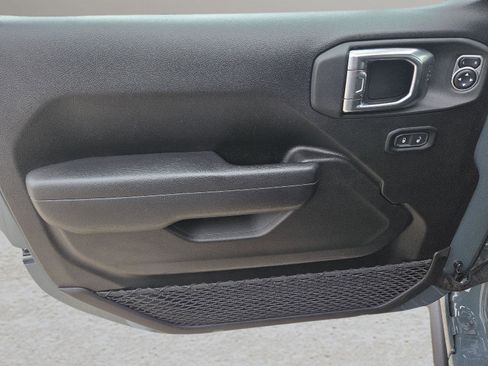 Used 2025 Jeep Wrangler Willys image 24