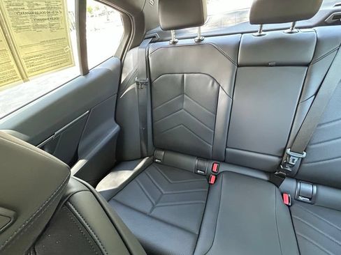 Used 2025 BMW 530i RWD image 12