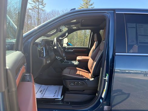 New 2026 GMC Sierra 3500 Denali Ultimate AWD/4WD image 9