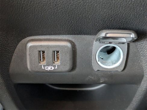 Used 2021 Chevrolet Colorado LT w/ LT Convenience Package image 14