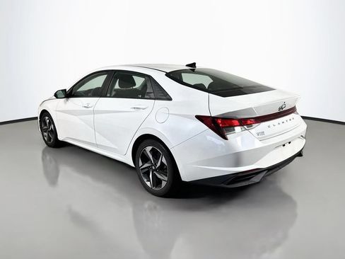 Used 2023 Hyundai Elantra SEL w/ Convenience Package FWD image 4