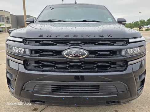 Used 2023 Ford Expedition Max Limited AWD/4WD image 2