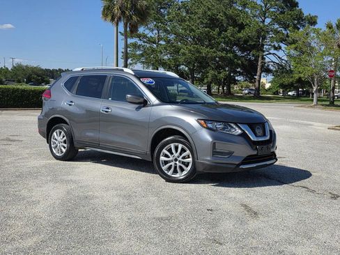 Used 2017 Nissan Rogue SV AWD/4WD image 2