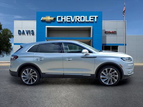Used 2022 Lincoln Nautilus Reserve w/ Equipment Group 202A AWD/4WD image 2