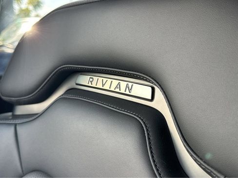 Used 2023 Rivian R1S Adventure image 30