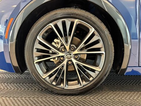 Used 2025 Toyota Prius XLE FWD image 11