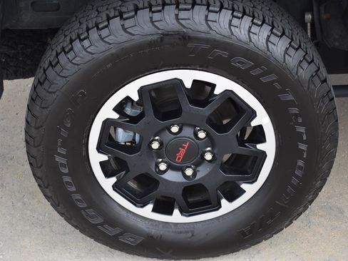 Used 2025 Toyota Tacoma TRD Off-Road w/ TRD Off Road Upgrade Package AWD/4WD image 15