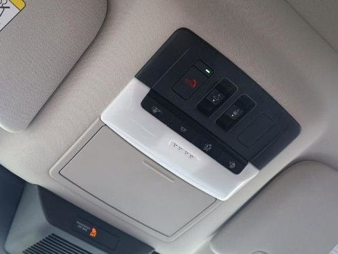 Certified 2025 Nissan Pathfinder SV w/ SV Premium Package FWD image 18