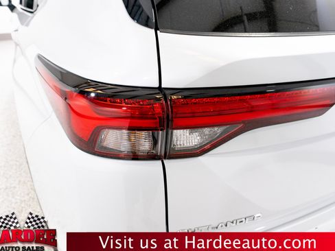 Used 2024 Mitsubishi Outlander SE Black Edition FWD image 9