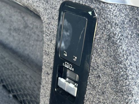 Used 2023 Land Rover Range Rover SE image 15