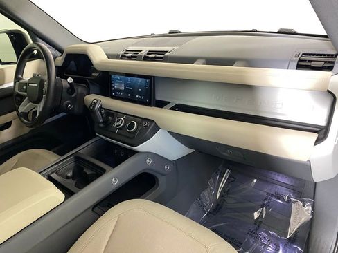 Used 2020 Land Rover Defender 110 SE AWD/4WD image 32