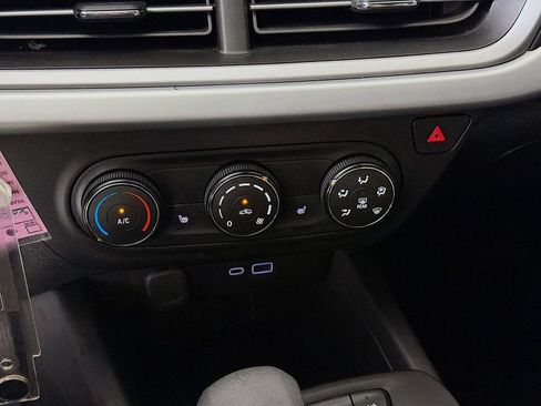 Used 2025 Chevrolet Trax RS w/ Sunroof Package image 19