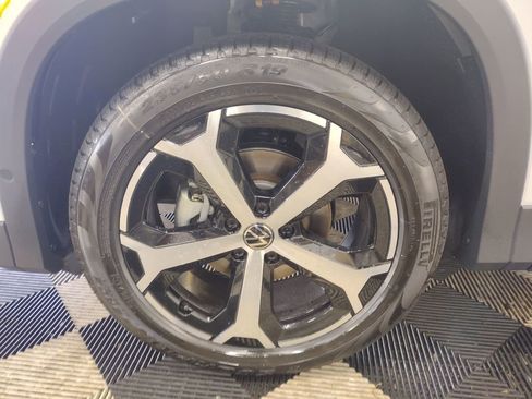 New 2025 Volkswagen Tiguan SE image 5