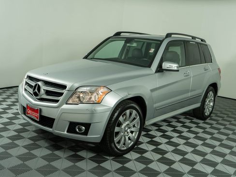 Used 2011 Mercedes-Benz GLK 350 4MATIC image 3