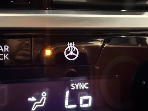 Used 2025 Nissan Pathfinder SL AWD/4WD image 27