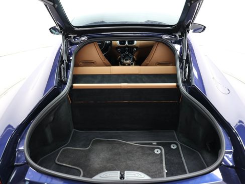 Used 2019 Aston Martin V8 Vantage Coupe RWD image 50
