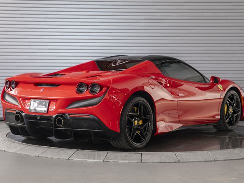 Used 2021 Ferrari F8 Tributo RWD image 10