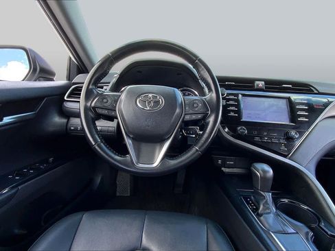 Used 2019 Toyota Camry SE FWD image 6
