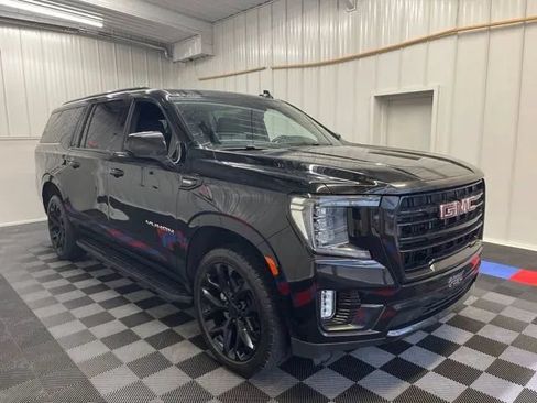 Used 2023 GMC Yukon XL SLE AWD/4WD image 3