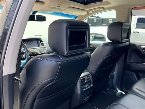 Used 2015 Nissan Pathfinder Platinum w/ Family Entertainment Package FWD image 12