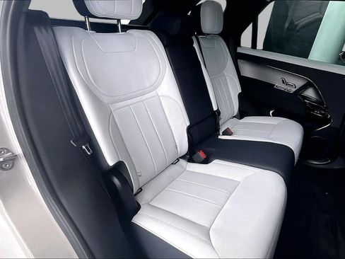 Used 2024 Land Rover Range Rover Sport SE AWD/4WD image 18