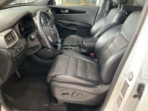 Used 2019 Kia Sorento SX image 4