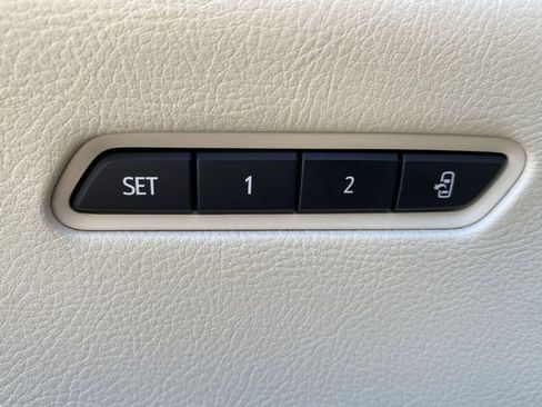 Used 2023 Cadillac XT6 Premium Luxury w/ Technology Package image 17