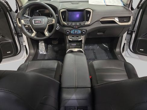Used 2023 GMC Terrain Denali w/ Denali Premium Package image 9