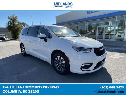 Used 2023 Chrysler Pacifica Touring-L