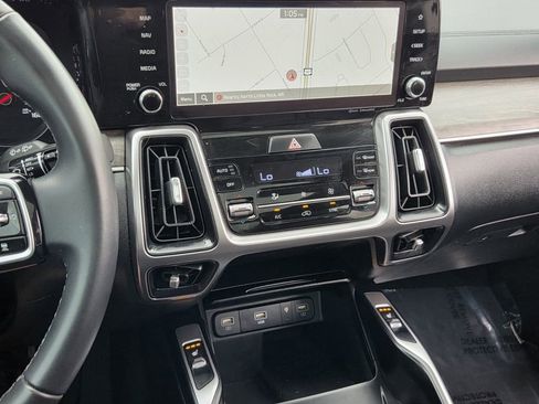 Used 2023 Kia Sorento EX w/ Panoramic Sunroof Package image 17