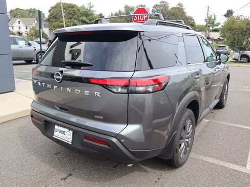 Certified 2025 Nissan Pathfinder SV image 6