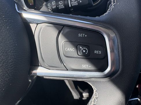 Used 2023 Jeep Wrangler Sahara AWD/4WD image 15