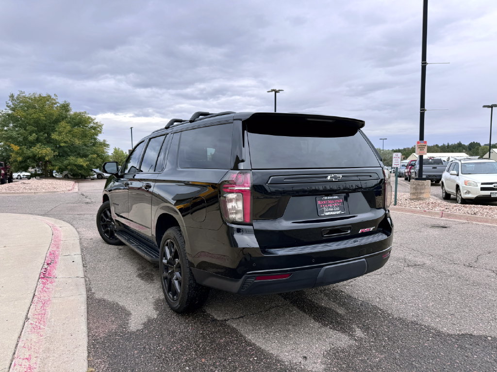 Used 2023 Chevrolet Suburban RST w/ Luxury Package AWD/4WD image 7