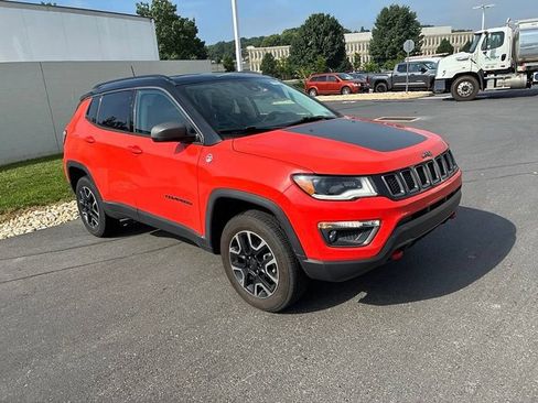 Used 2019 Jeep Compass Trailhawk w/ Leather Interior Group AWD/4WD image 2