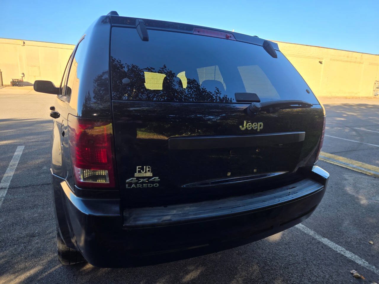 Used 2010 Jeep Grand Cherokee Laredo AWD/4WD image 7