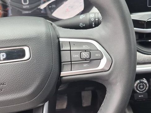 Used 2025 Jeep Compass Latitude w/ Sun & Sound Group AWD/4WD image 21