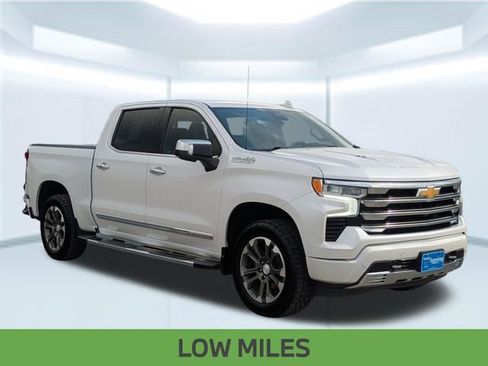 Used 2023 Chevrolet Silverado 1500 High Country w/ Technology Package AWD/4WD image 9